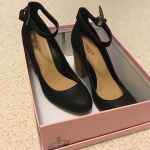 Crown Vintage Audrey Black 9 1/2, worn once